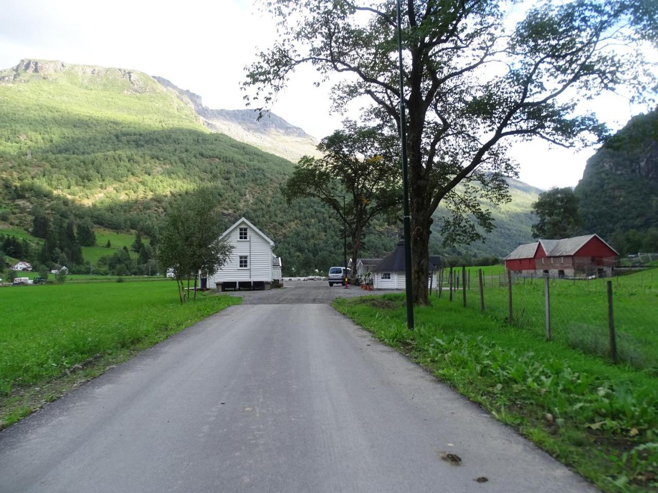 Brekke Gard Hostel Flåm Buitenkant foto